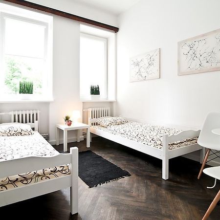 Extra Hostel "Easy Kaunas" Rum bild