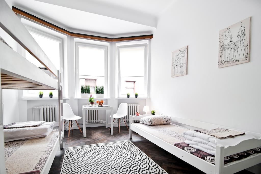 Extra Hostel "Easy Kaunas" Rum bild