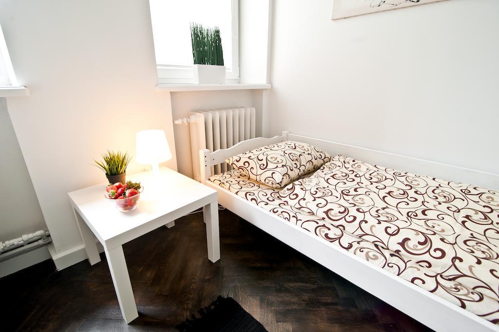 Extra Hostel "Easy Kaunas" Rum bild